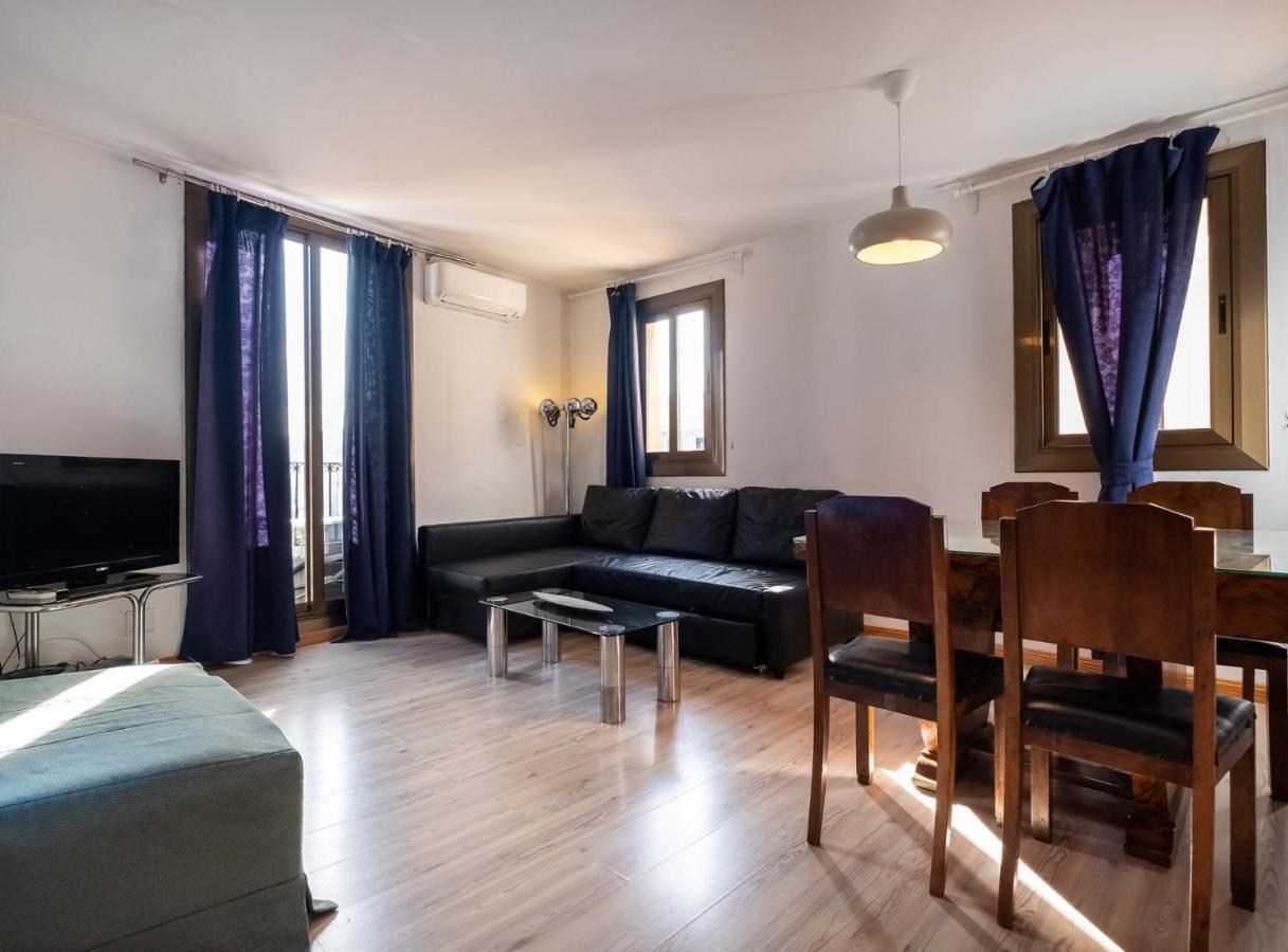 Apartamentos El Pintor Barcellona Esterno foto
